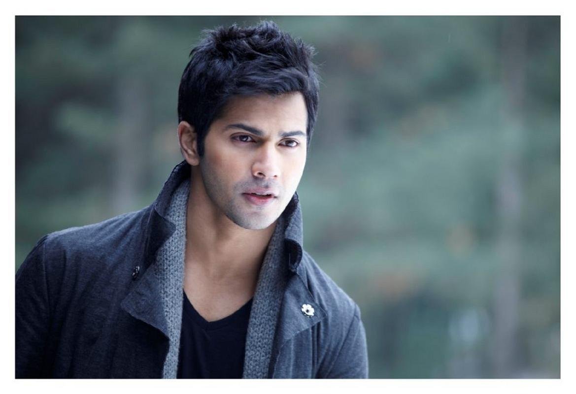 Varun Dhwan Wiki, Age, Girlfriends, Family, Net Worth & More