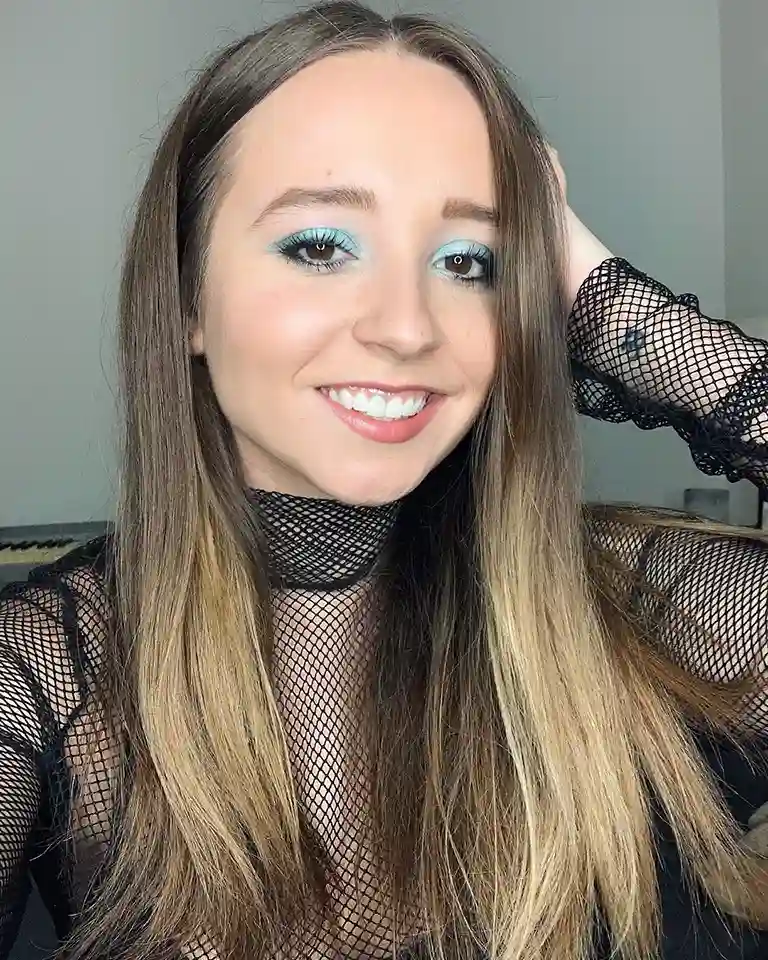Ali Brustofski birthday, date of birth and age