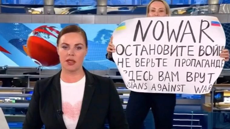 Maria Ovsyannikova protesting the war